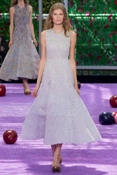 Look 14